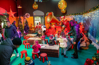 Christmas Village al Santangelo Outlet Village: dal 3 al 6 gennaio 2026 Laboratori Creativi e arrivo della Befana